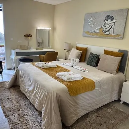 Zeza's Garden 펜션 칼례타