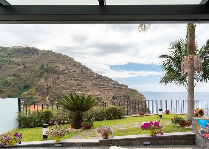 Ferienhaus Zeza´s Garden Calheta (Madeira)