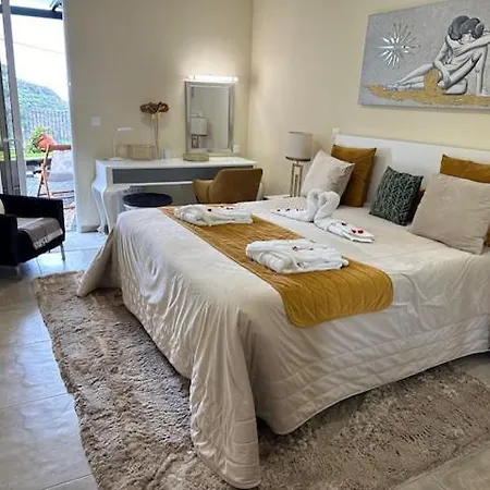 Tatil Evi Zeza's Garden Calheta (Madeira)