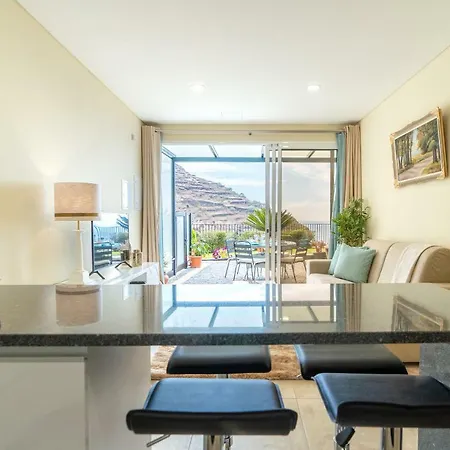 Tatil Evi Zeza's Garden Calheta (Madeira)