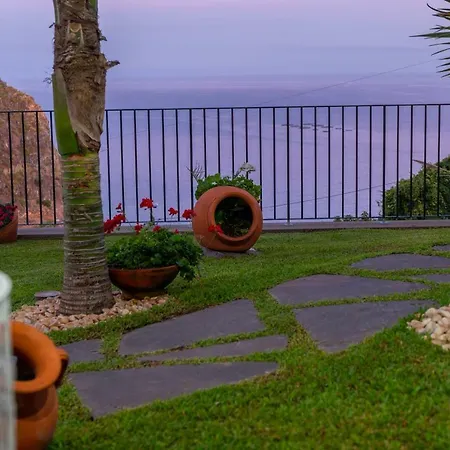 Tatil Evi Zeza's Garden Calheta (Madeira)