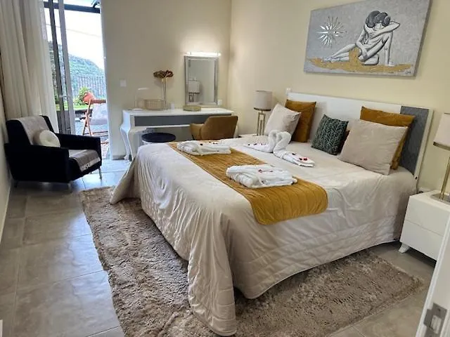 בית נופש Zeza's Garden קלייטה